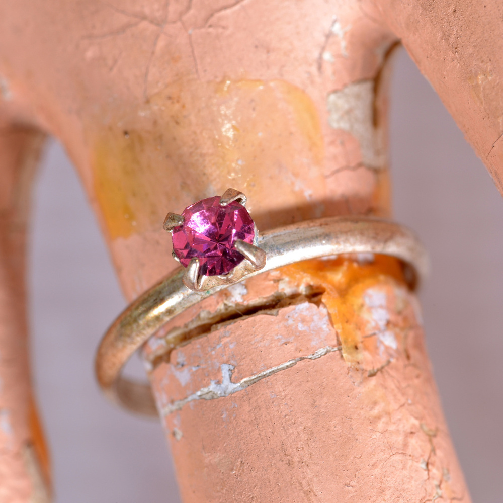 vintage gold tone ring band pink stone size 5